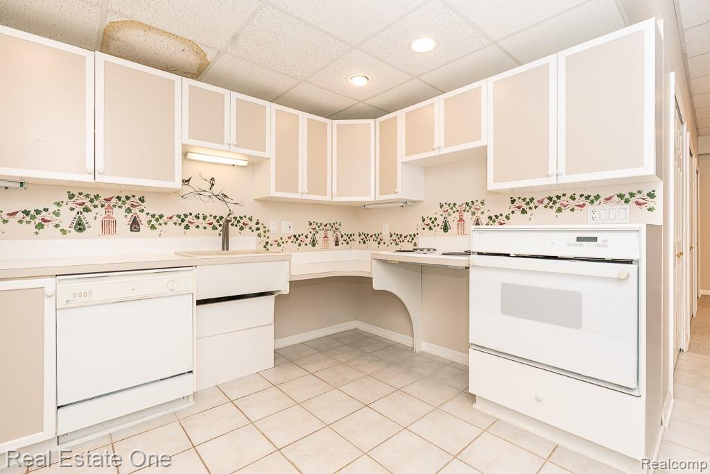 5181 Stonehenge Drive, Rochester, MI 48306 — Photo 47