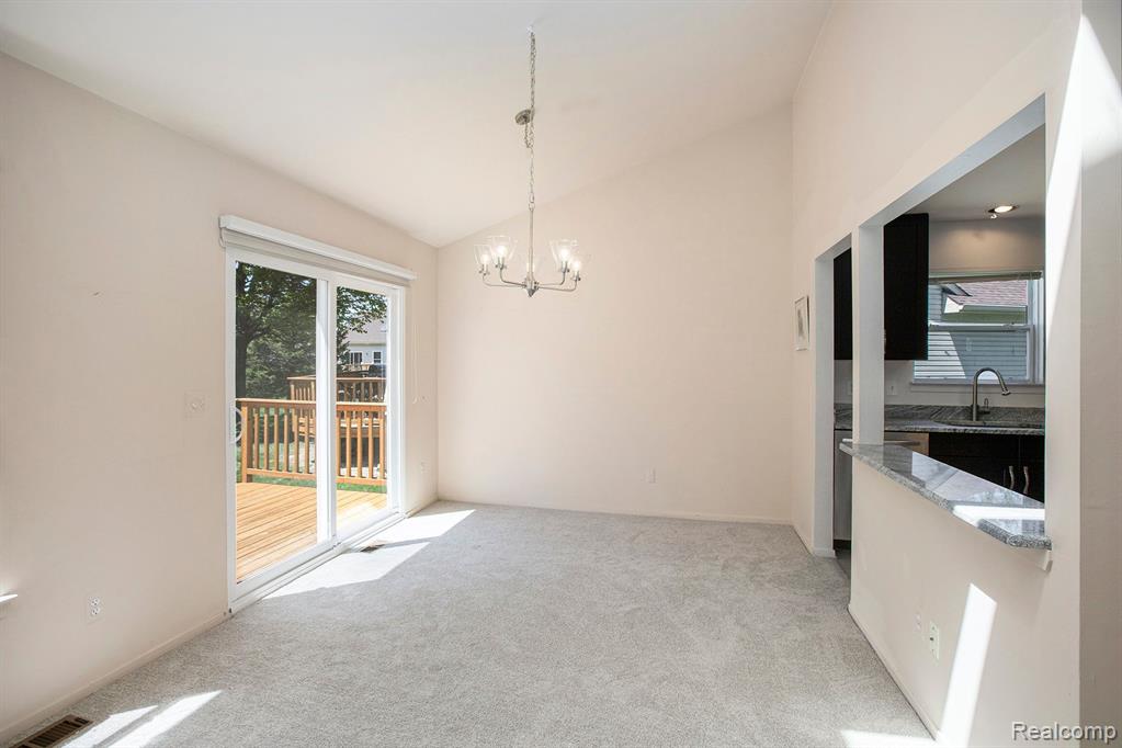 413 MULBERRY Drive, Commerce Twp, MI 48390 — Photo 8