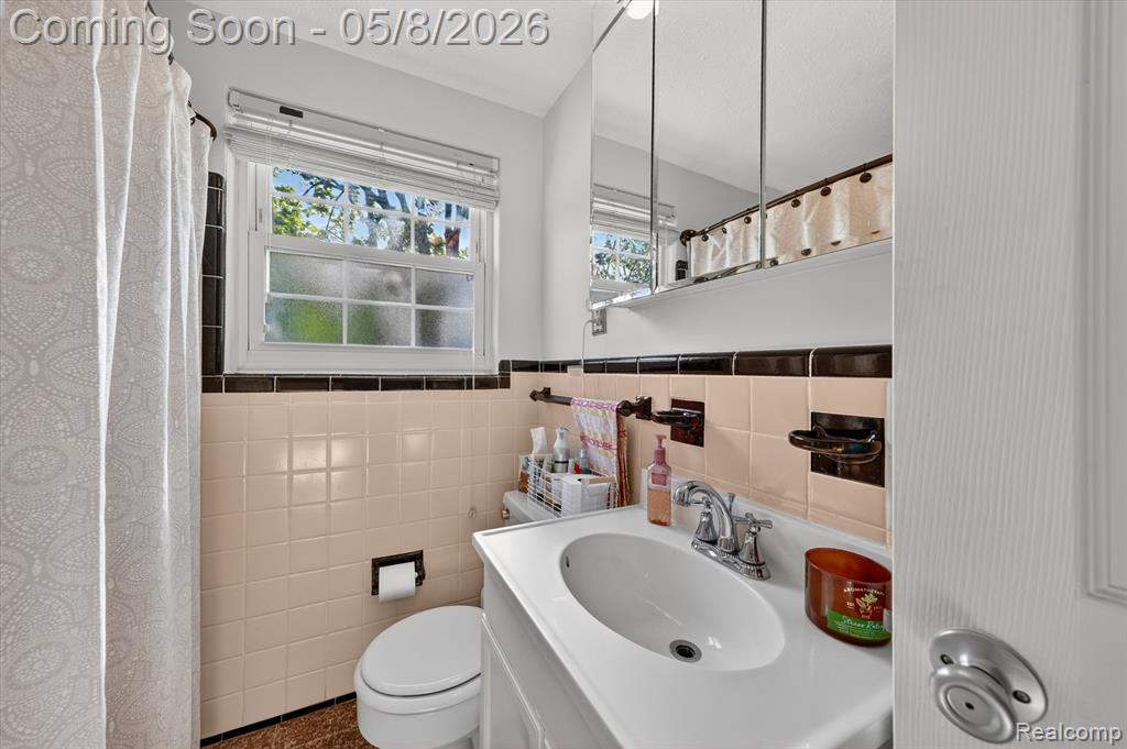 22927 Lakeshore Drive, Saint Clair Shores, MI 48080 — Photo 18