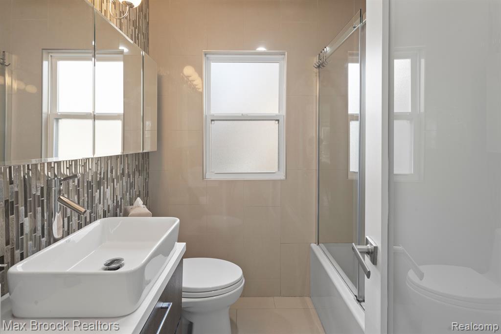 850 W LINCOLN Street, Birmingham, MI 48009 — Photo 15
