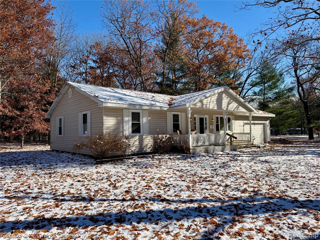 105 Northern Oaks Drive, Houghton Lake, MI 48629 — Photo 2