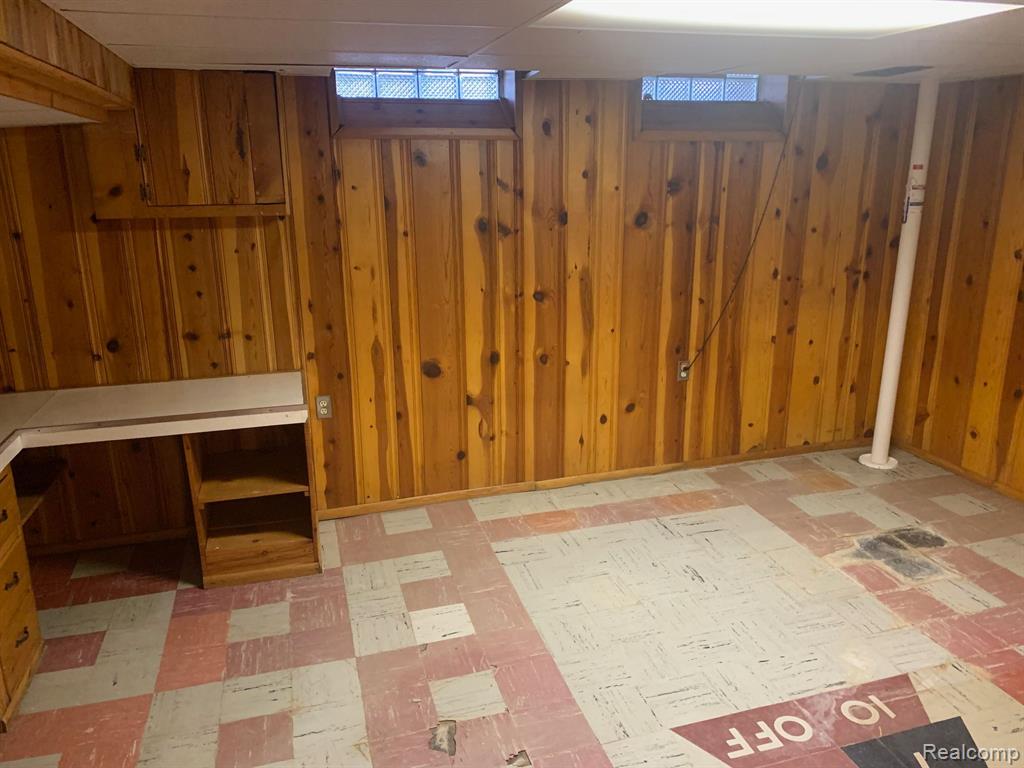 9211 LAURENCE Avenue, Allen Park, MI 48101 — Photo 23