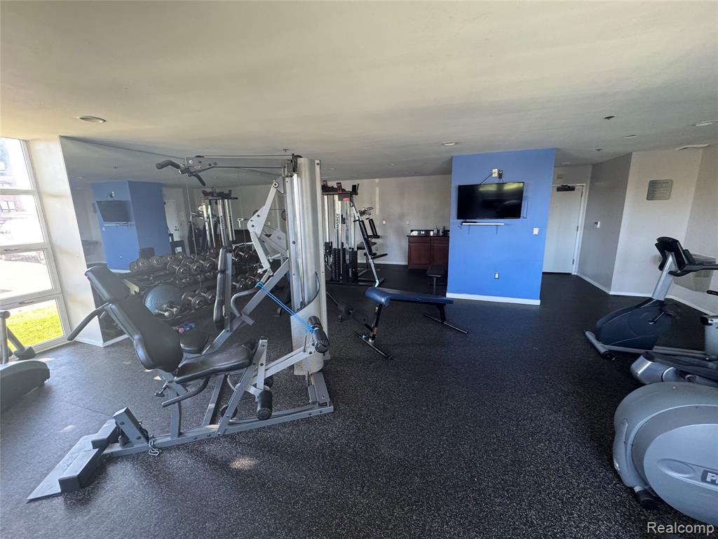 250 E Harbortown Drive, 905, Detroit, MI 48207 — Photo 34
