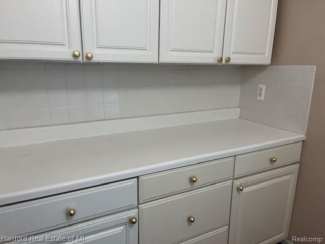395 WOODVALE Drive, Walled Lake, MI 48390 — Photo 16