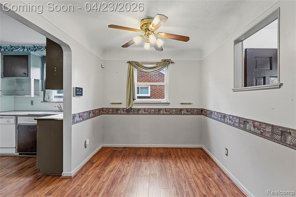 9538 Hazelton, Redford, MI 48239 — Photo 6