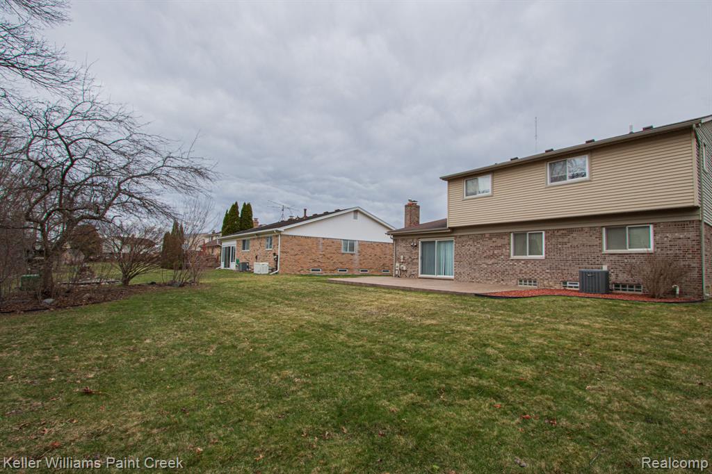 19170 Dawnshire Drive, Brownstown, MI 48193 — Photo 43