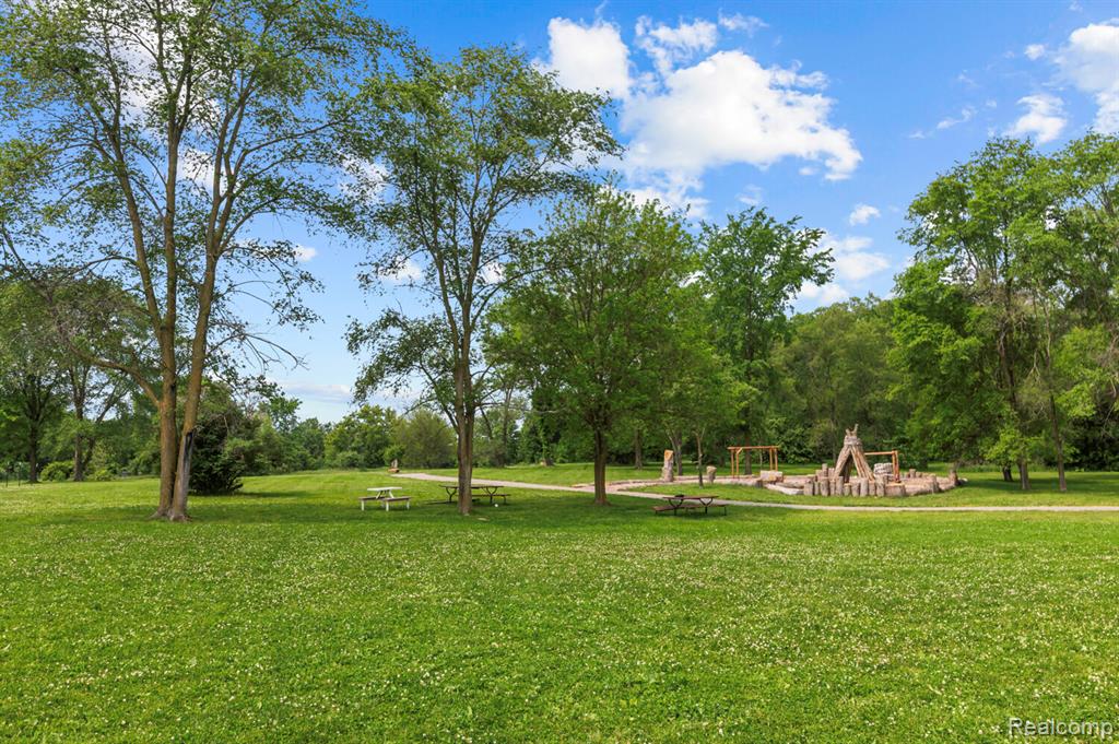 9076 Wildwood Lake Dr, Whitmore Lake, MI 48189 — Photo 27