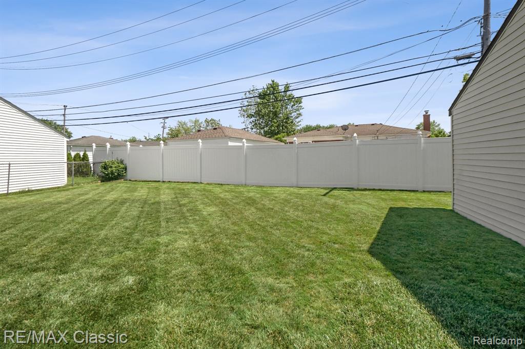 6900 CRESTWOOD Street, Dearborn Heights, MI 48127 — Photo 31