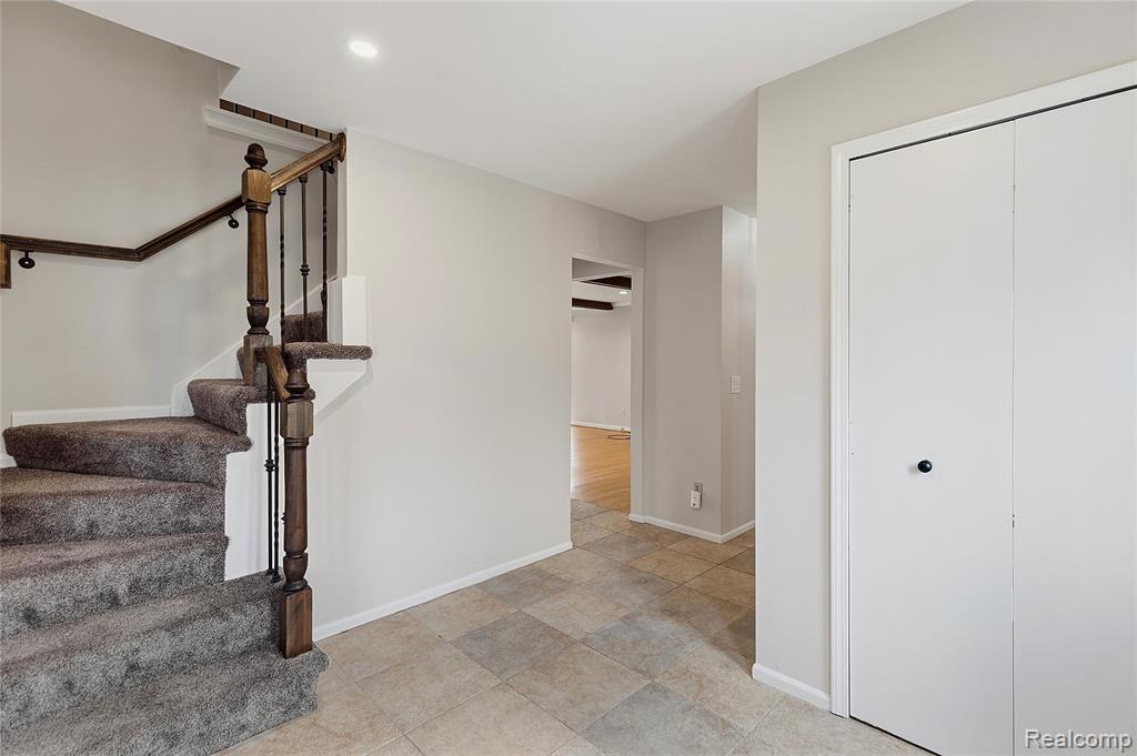 5119 Greenbriar Drive, West Bloomfield, MI 48323 — Photo 5