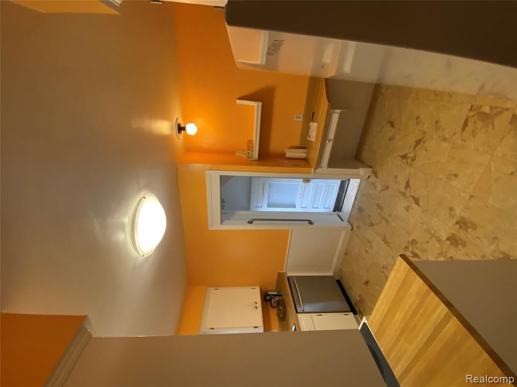 21114 Huntington Avenue, Harper Woods, MI 48225 — Photo 20