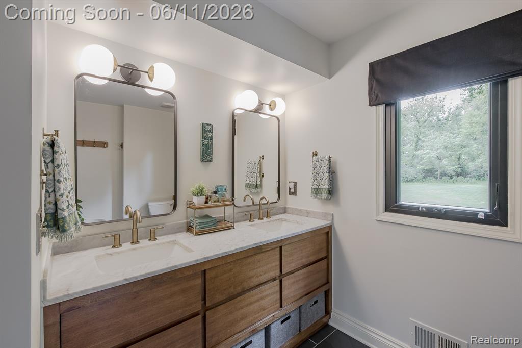 6563 Sun Valley Drive, Clarkston, MI 48348 — Photo 44