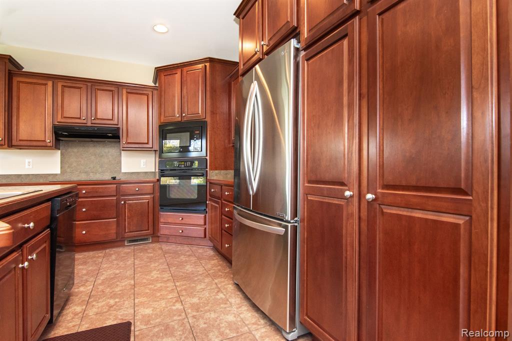 2481 ANDREW THOMAS Trail, Ann Arbor, MI 48103 — Photo 17