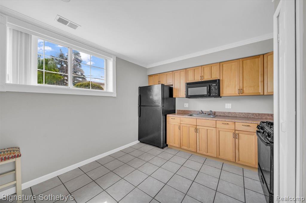 8260 CRESTVIEW Drive, C1, Sterling Heights, MI 48312 — Photo 5