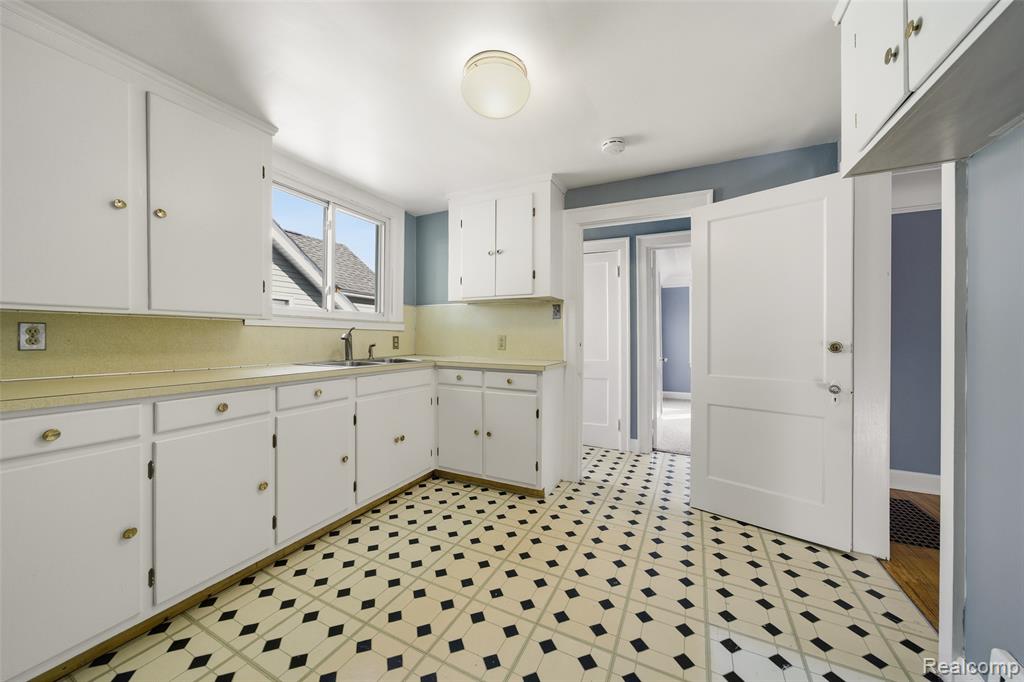 686 Princeton Road, Berkley, MI, 48072