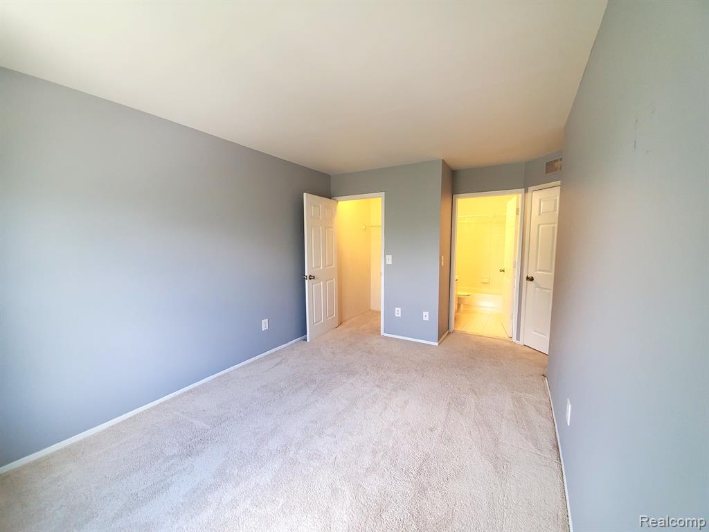 30346 NANTUCKET Drive, Farmington Hills, MI 48336 — Photo 16