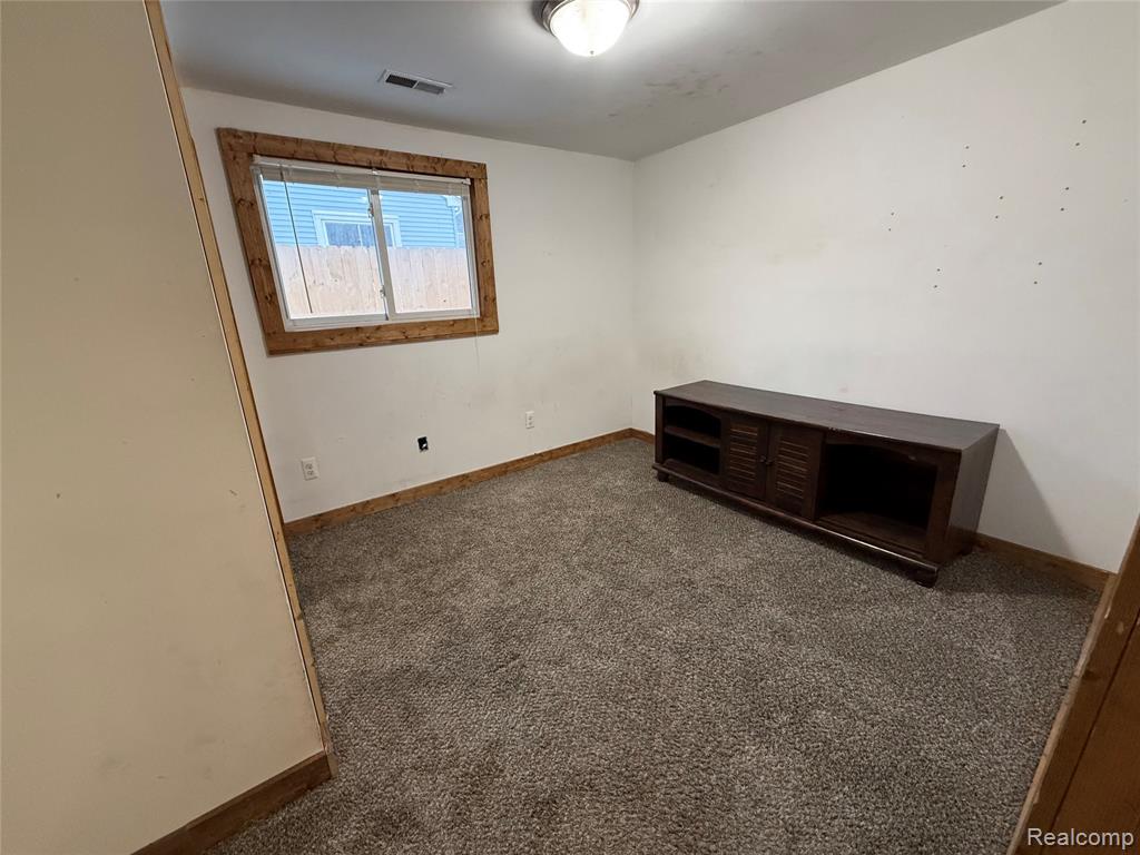609 S Wood Street, Chesaning, MI 48616 — Photo 15