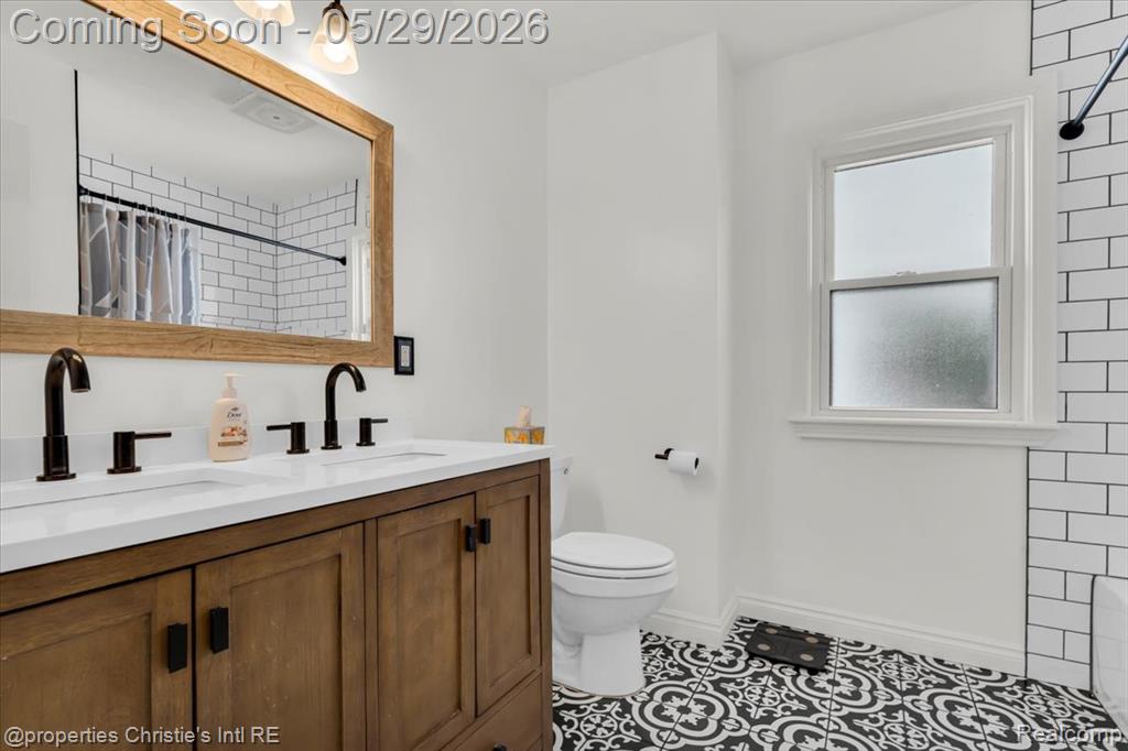 8740 Saratoga Street, Oak Park, MI 48237 — Photo 15