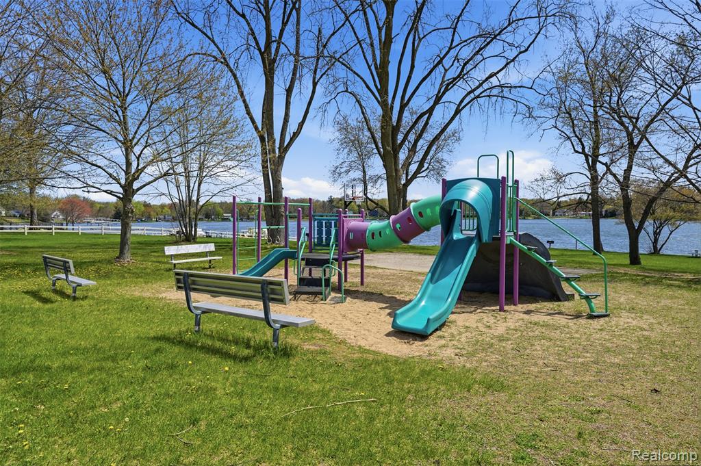 3756 Chevron Drive, Highland, MI 48356 — Photo 30
