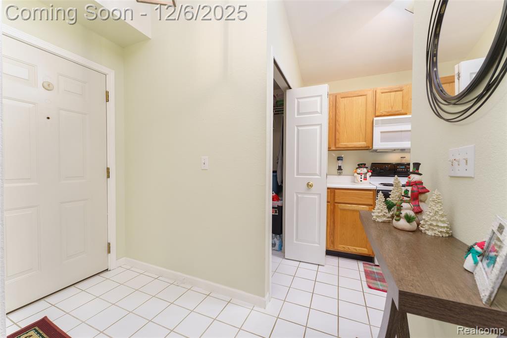 12274 Saint Andrews Way, Fenton, MI 48430 — Photo 2