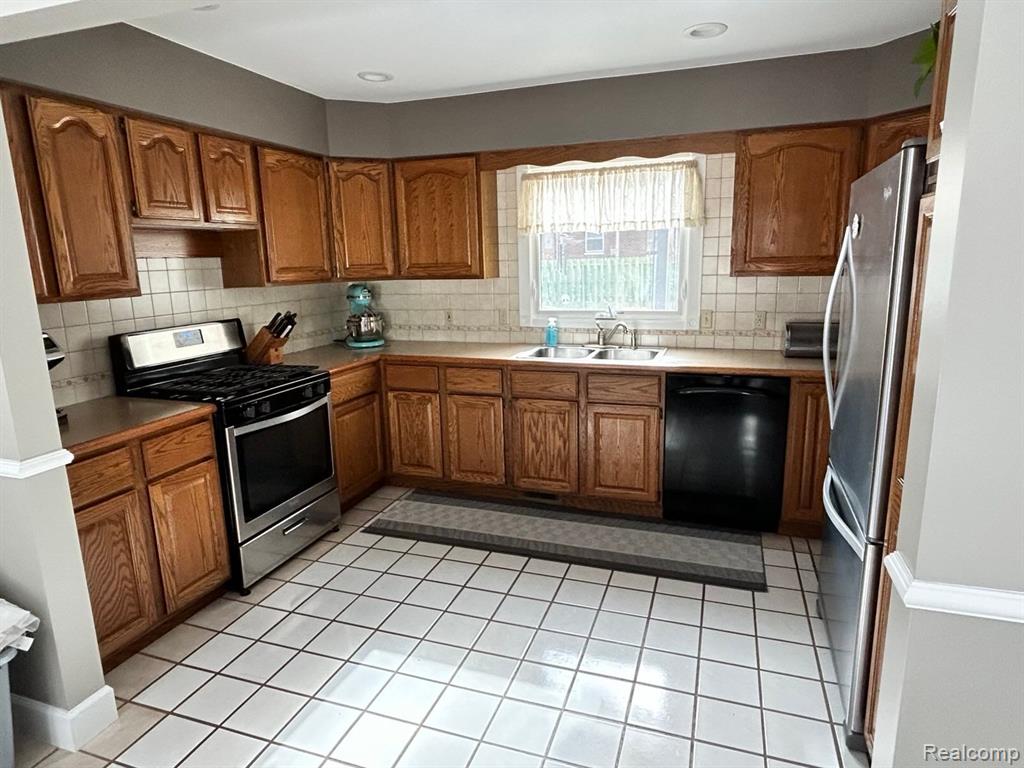 7255 SAINT CLAIR Avenue, MI — Photo 10