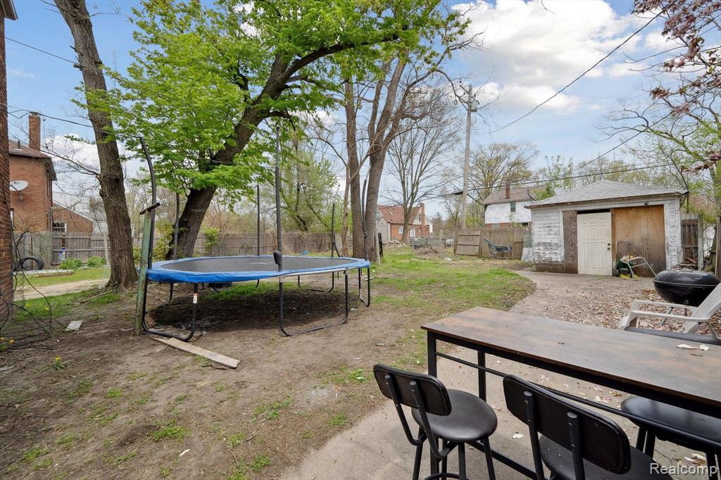 15032 SNOWDEN Street, Detroit, MI 48227 — Photo 32