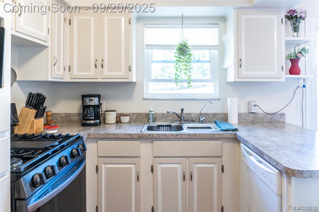9254 Semindale, Clarkston, MI — Photo 11