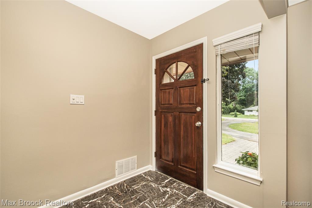 6730 Halyard Road, Bloomfield Hills, MI 48301 — Photo 11
