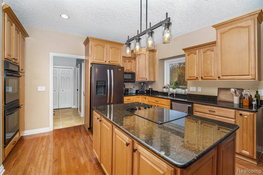 7469 Paradise Drive, Grand Blanc, MI 48439 — Photo 13