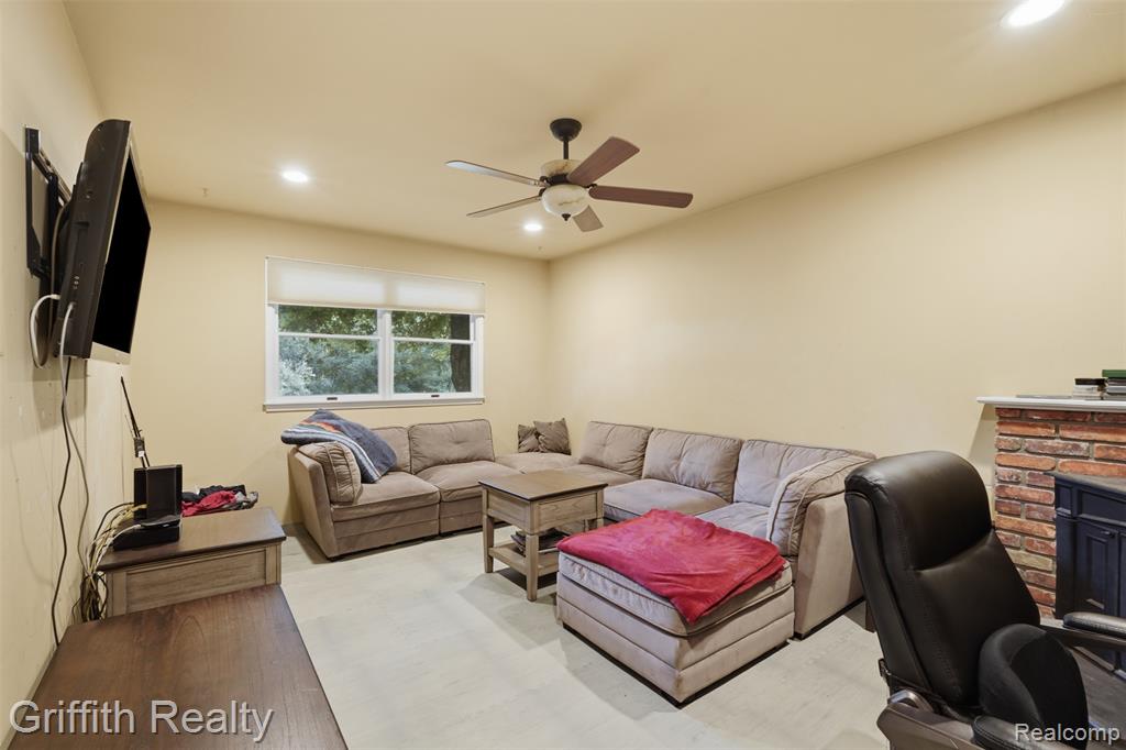 10591 Silver Lake Road, Brighton, MI 48116 — Photo 15