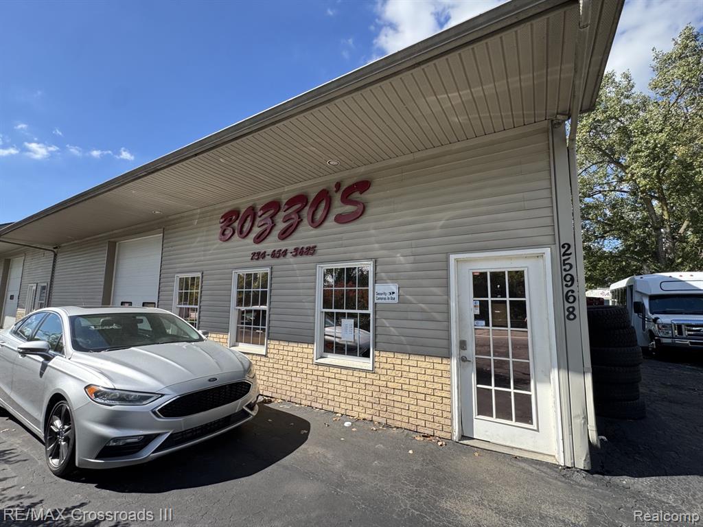 25968 Waltz Road, New Boston, MI 48164
