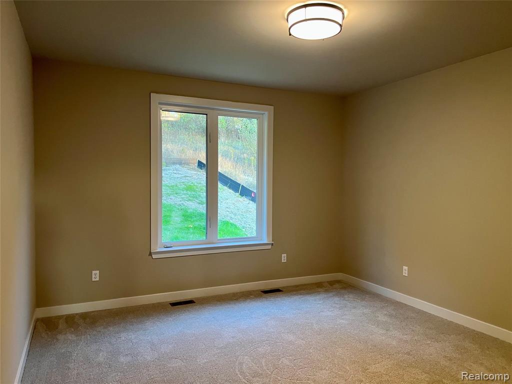 8848 Stonewall E, Clarkston, MI 48348 — Photo 33