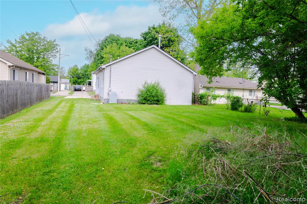 421 Harvey Avenue, Pontiac, MI 48341 — Photo 26