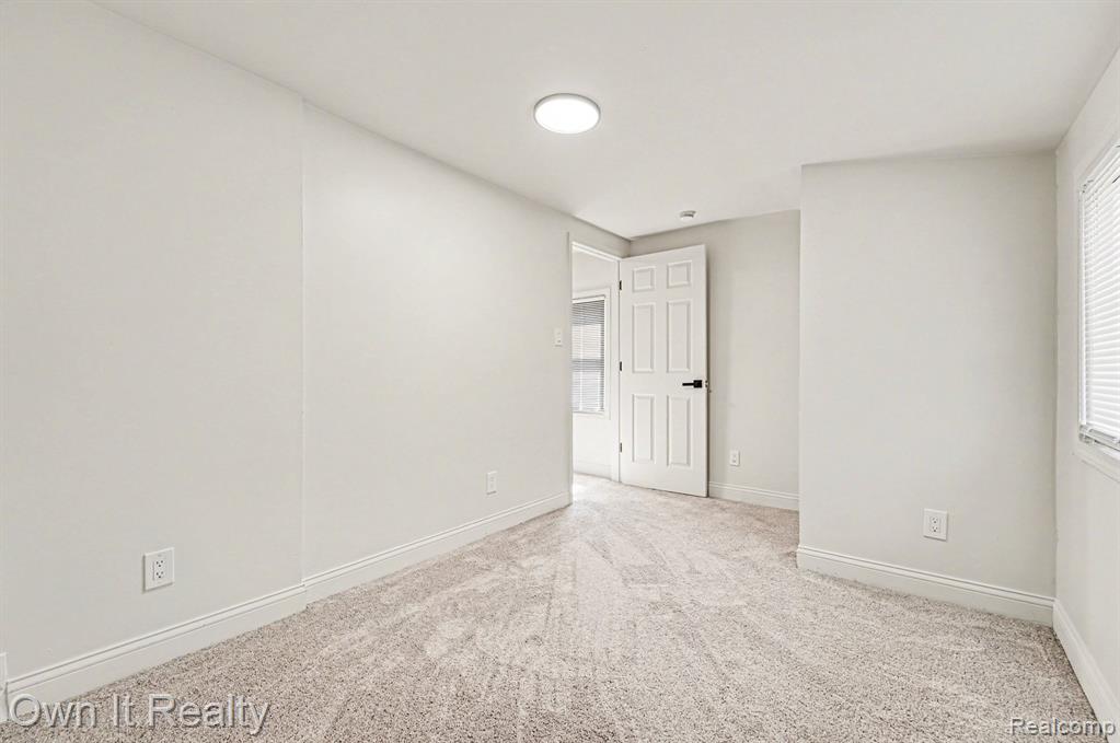 25605 Yale Street, Dearborn Heights, MI 48125 — Photo 17