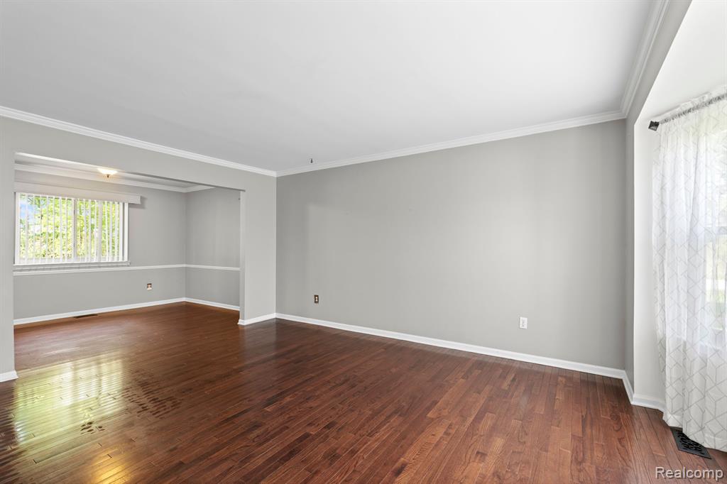 50631 NEWCASTLE Drive, Chesterfield, MI 48047 — Photo 11