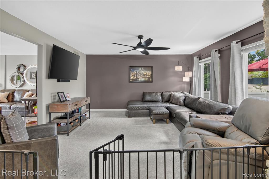 15156 Oak Valley Lane, Monroe, MI 48161 — Photo 12