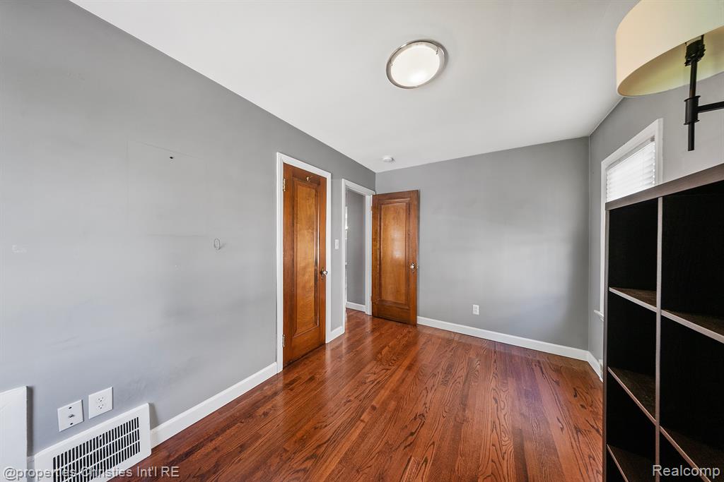 972 HARVARD Road, Berkley, MI 48072 — Photo 18