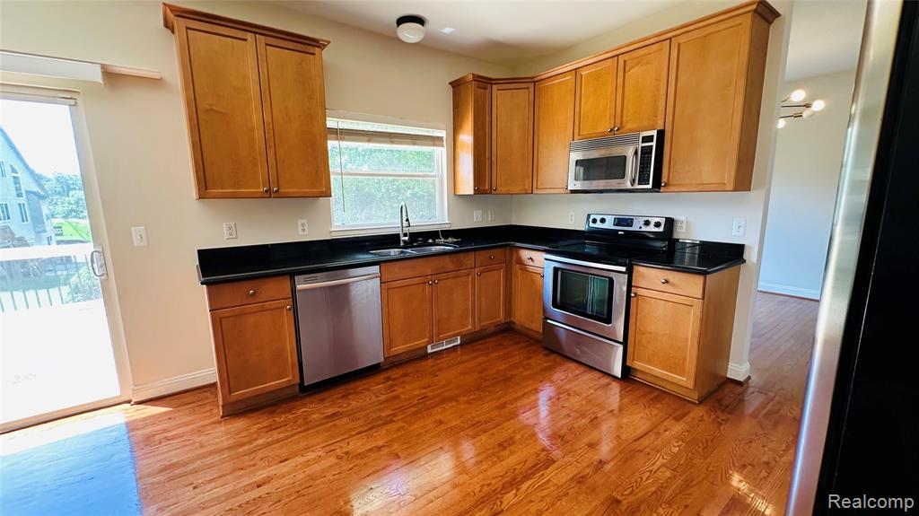 815 CALGARY Street, Auburn Hills, MI 48326 — Photo 34