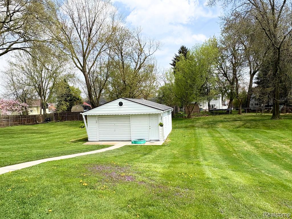 845 S 10TH Street, St. Clair, MI 48079 — Photo 2