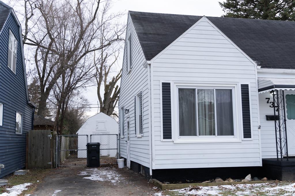 737 Campbell Street, Flint, MI 48507 — Photo 5