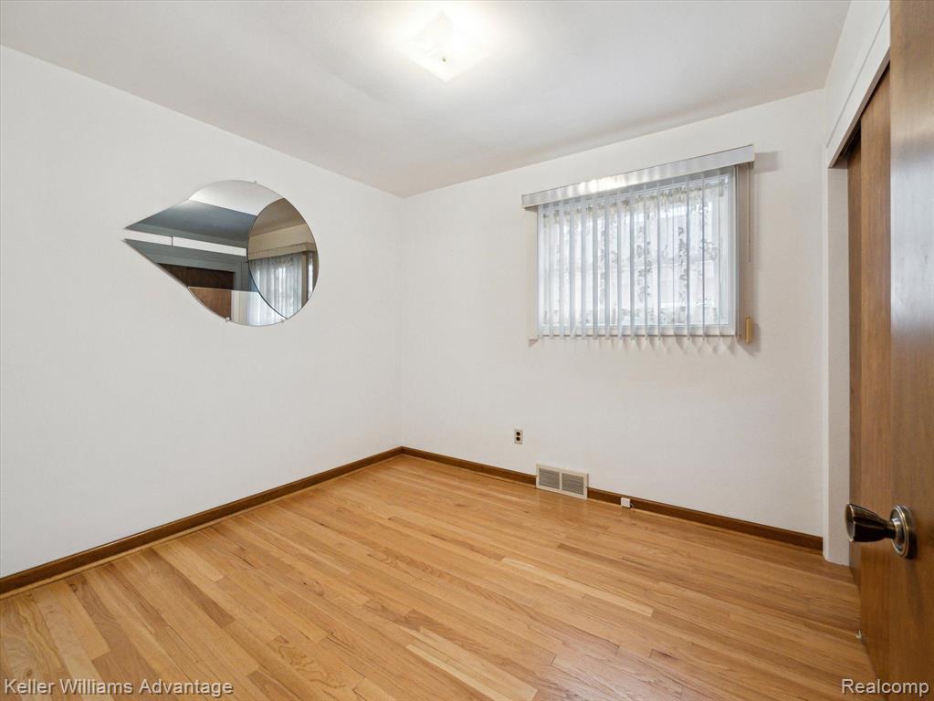4217 MCKINLEY Street, Dearborn Heights, MI 48125 — Photo 15