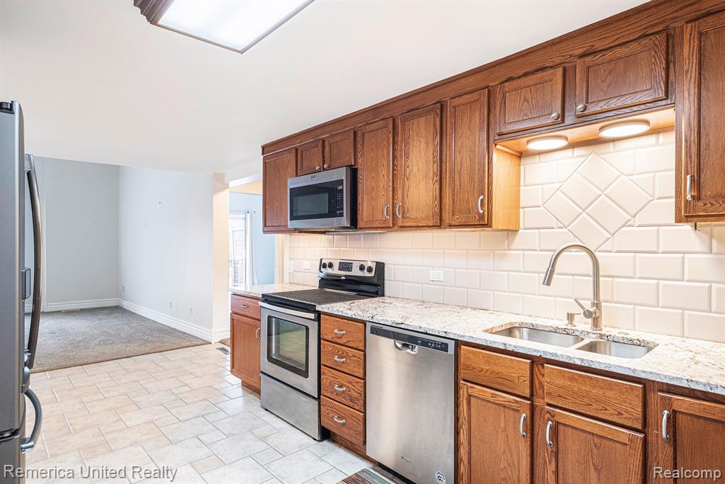 12237 Dalhart Drive, Fenton, MI 48430 — Photo 5