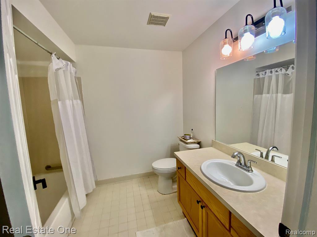 44932 MARIGOLD Drive, Sterling Heights, MI 48314 — Photo 14