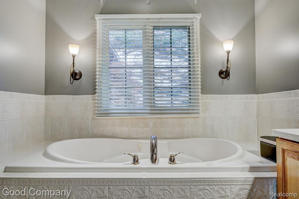 55195 WHITNEY Drive, Shelby Twp, MI 48315 — Photo 36
