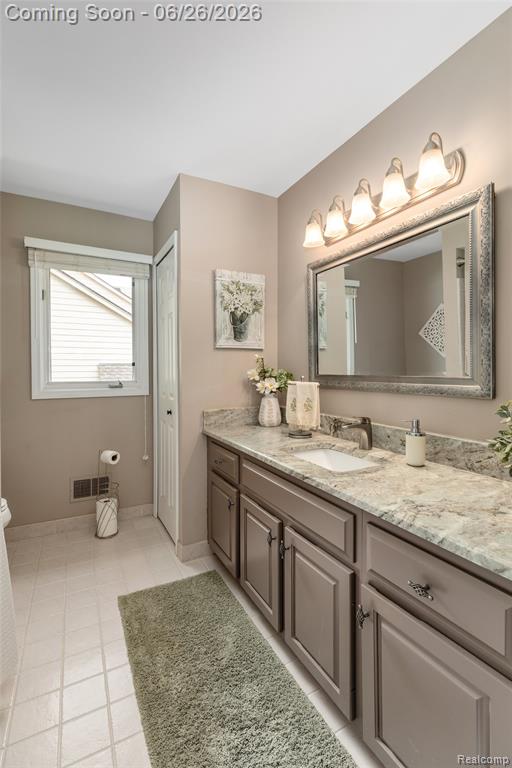 2176 Oakwood Drive, Troy, MI 48085 — Photo 24