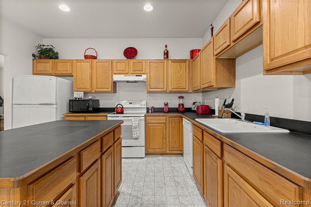 5296 S River Drive S, Commerce Twp, MI 48382 — Photo 10