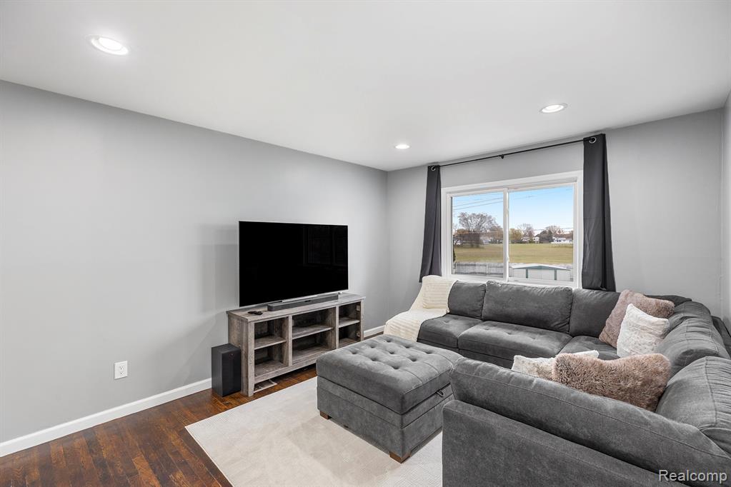 43752 Goldberg Drive, Sterling Heights, MI 48313 — Photo 9