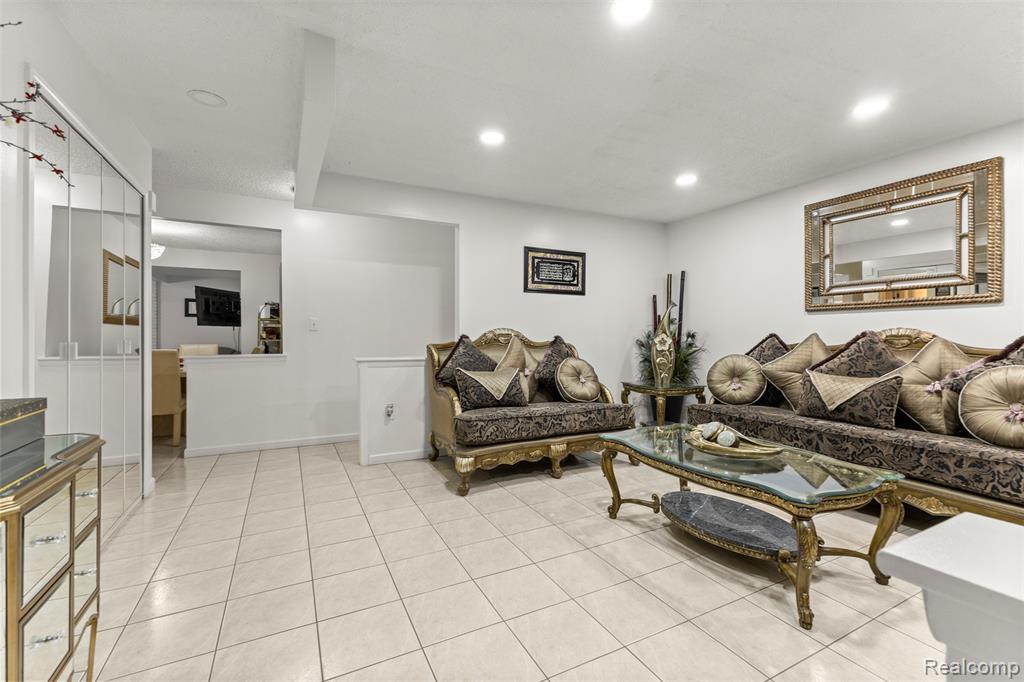 26611 Cecile Street, Dearborn Heights, MI 48127 — Photo 8