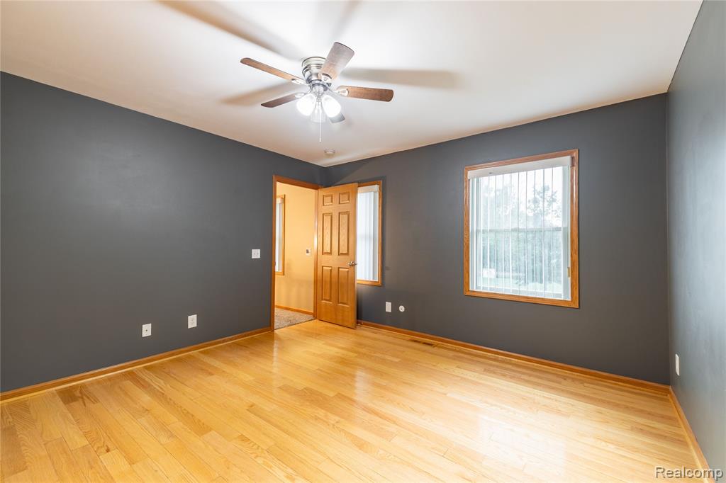 28101 Elwell Road, Belleville, MI 48111 — Photo 30