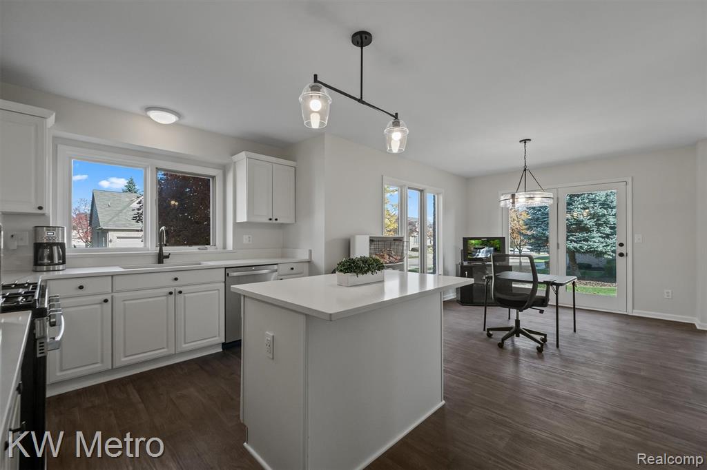 45914 Portsville Drive, Macomb, MI 48044 — Photo 14