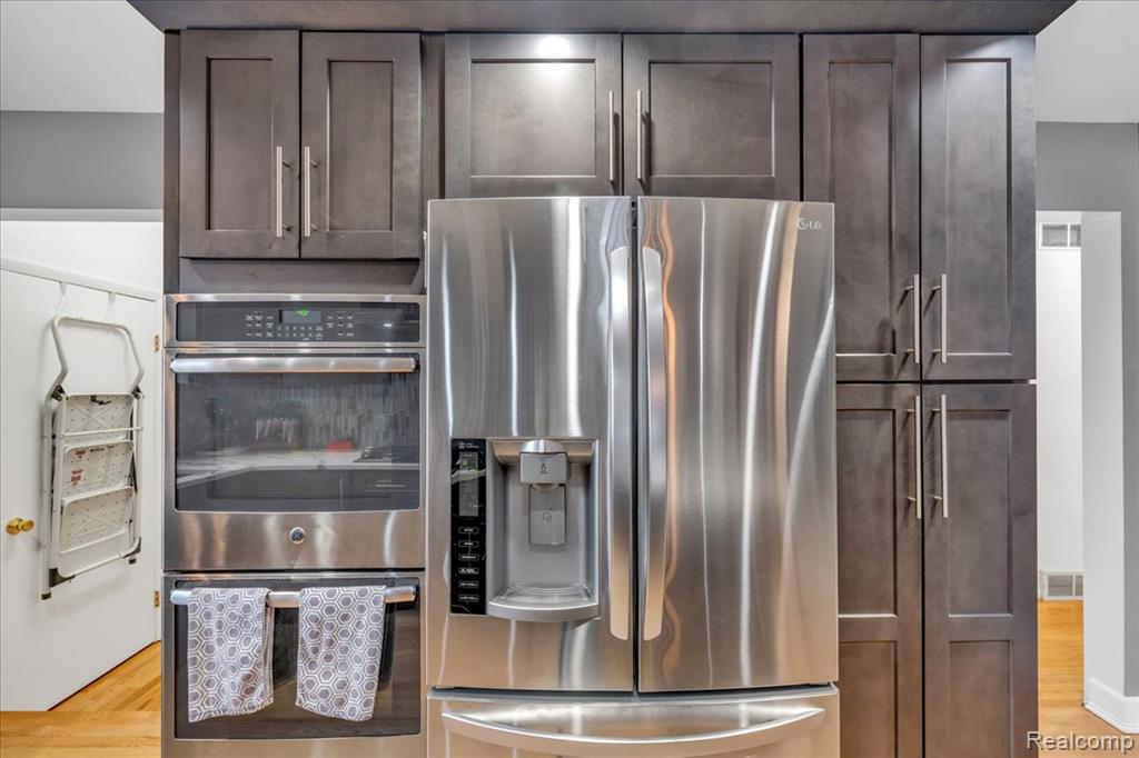 4620 Midland Avenue, Waterford, MI 48329 — Photo 11